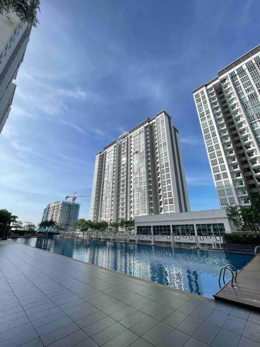Meridin Bayvue - 3br - 6 Pax - Near Mmhe Apartment Kampong Kuala Masai